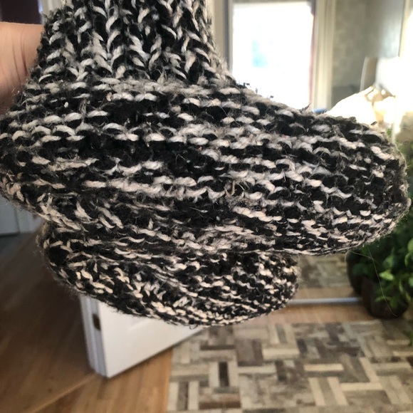 Fawn crochet adult booties/house shoes - Picture 4 of 7